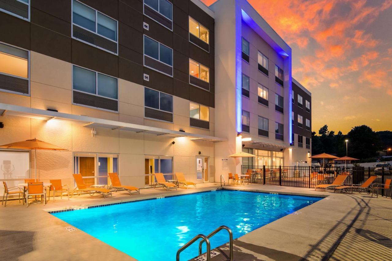 Holiday Inn Express & Suites - Asheboro By Ihg Екстериор снимка